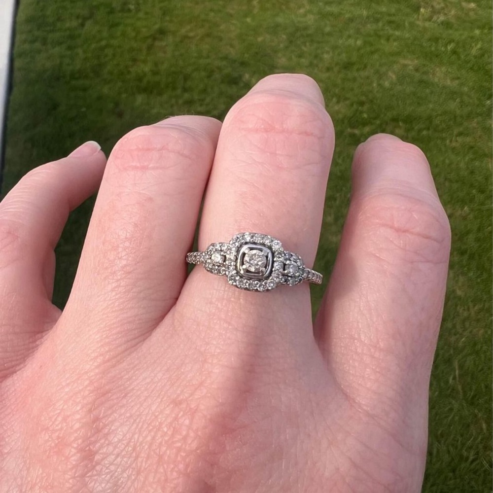 Keepsake Natural Diamond Tasha 10K White Gold Engagement Ring Size 9.5 Halo